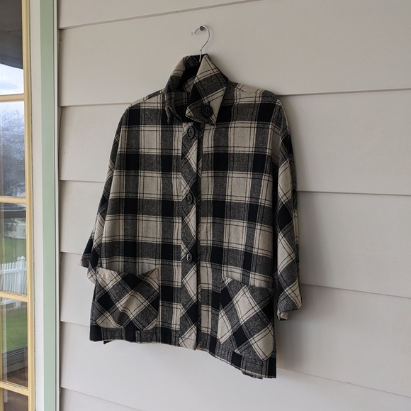 Coldwater Creek Women's Black Plaid Cape  Blazer Jacket, Size PS - Picture 6 of 11